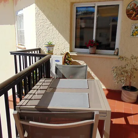 Apartment One Bedroom, Top Floor, By The Sea,